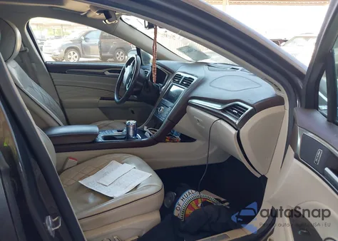 2017 Ford Fusion Energi Platinum z USA, uszkodzony, nr VIN 3FA6P0SU0HR239085